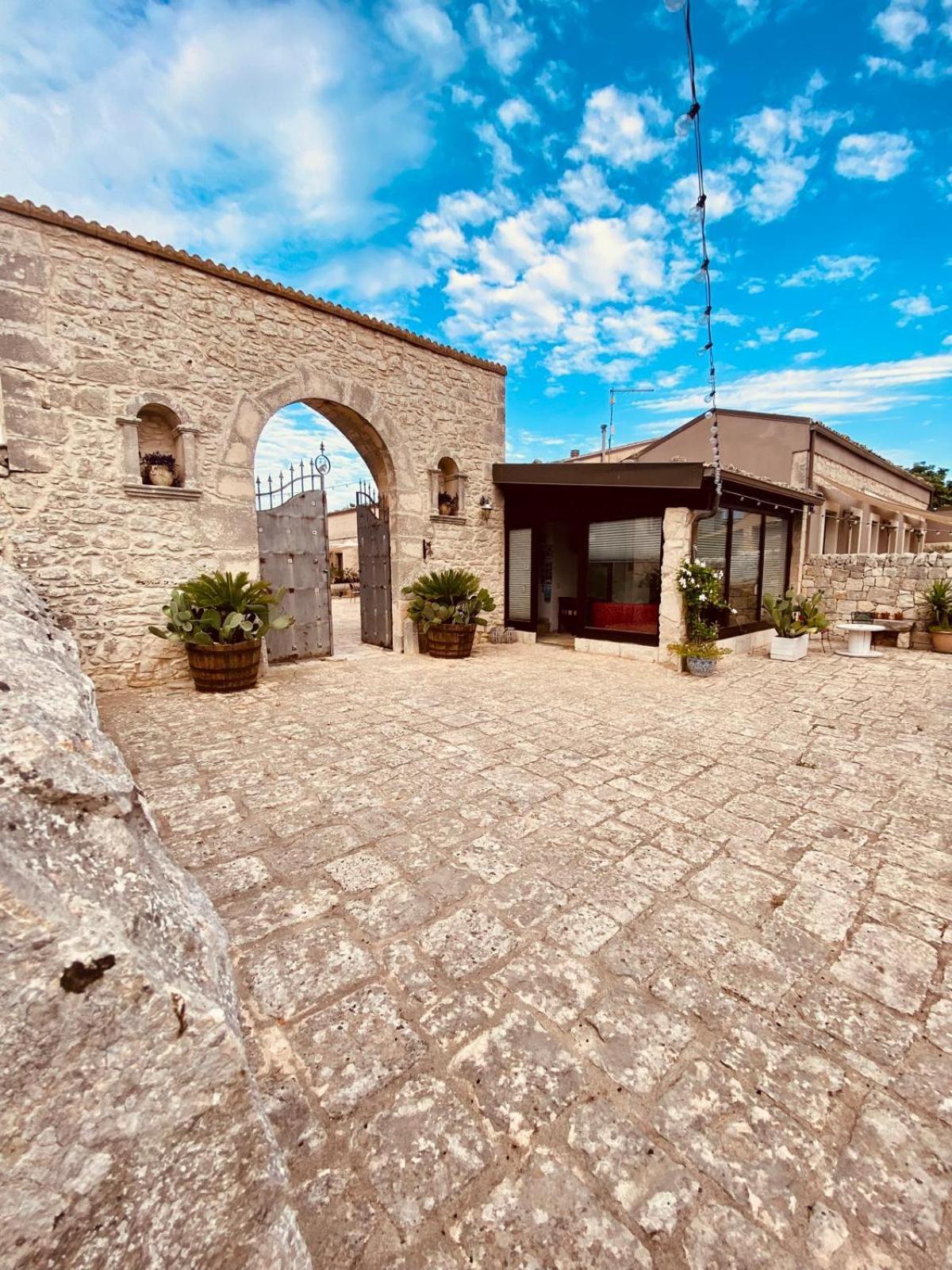 Mastro Vanni - Urban Masseria Ragusa Bagian luar foto